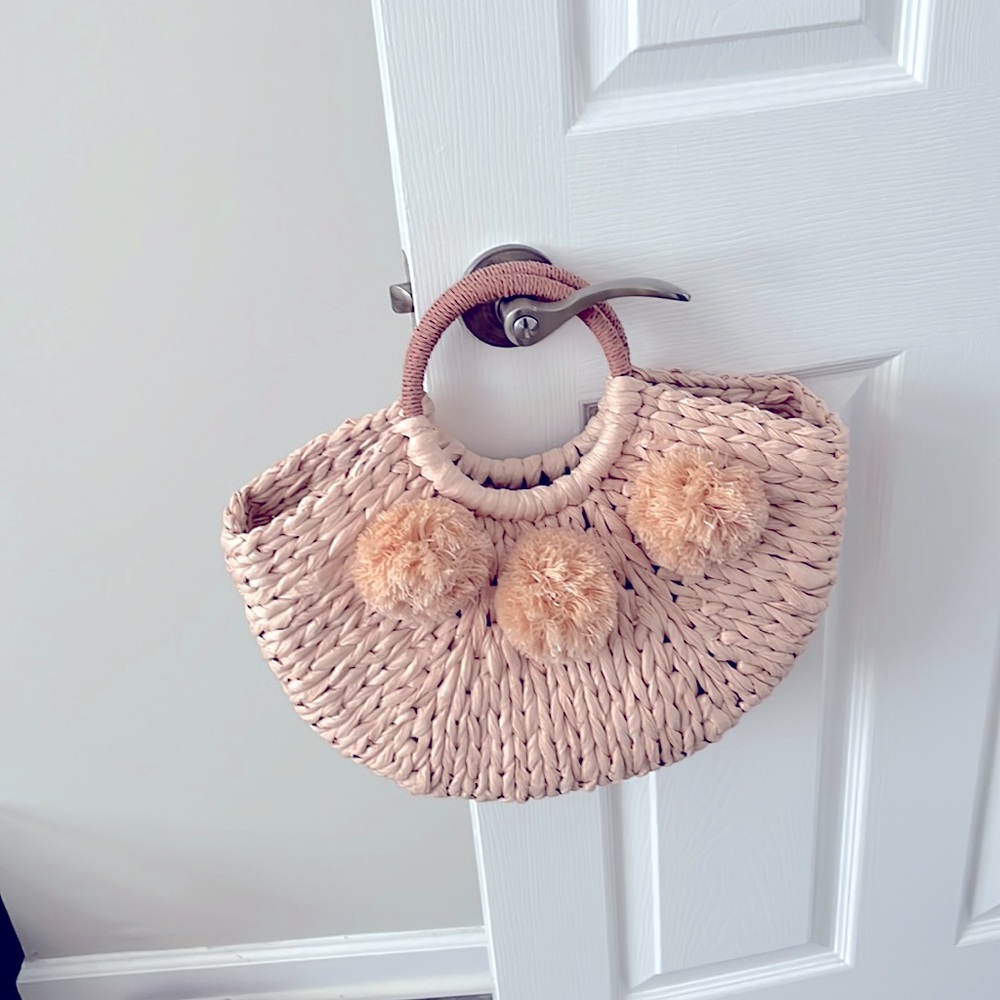 Pale pink straw hand bag